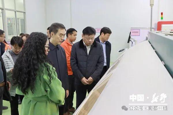 河南省工业和信息化厅到新野调研企业重大技术装备研发生产与推广应用、智能制造等情况(图2)